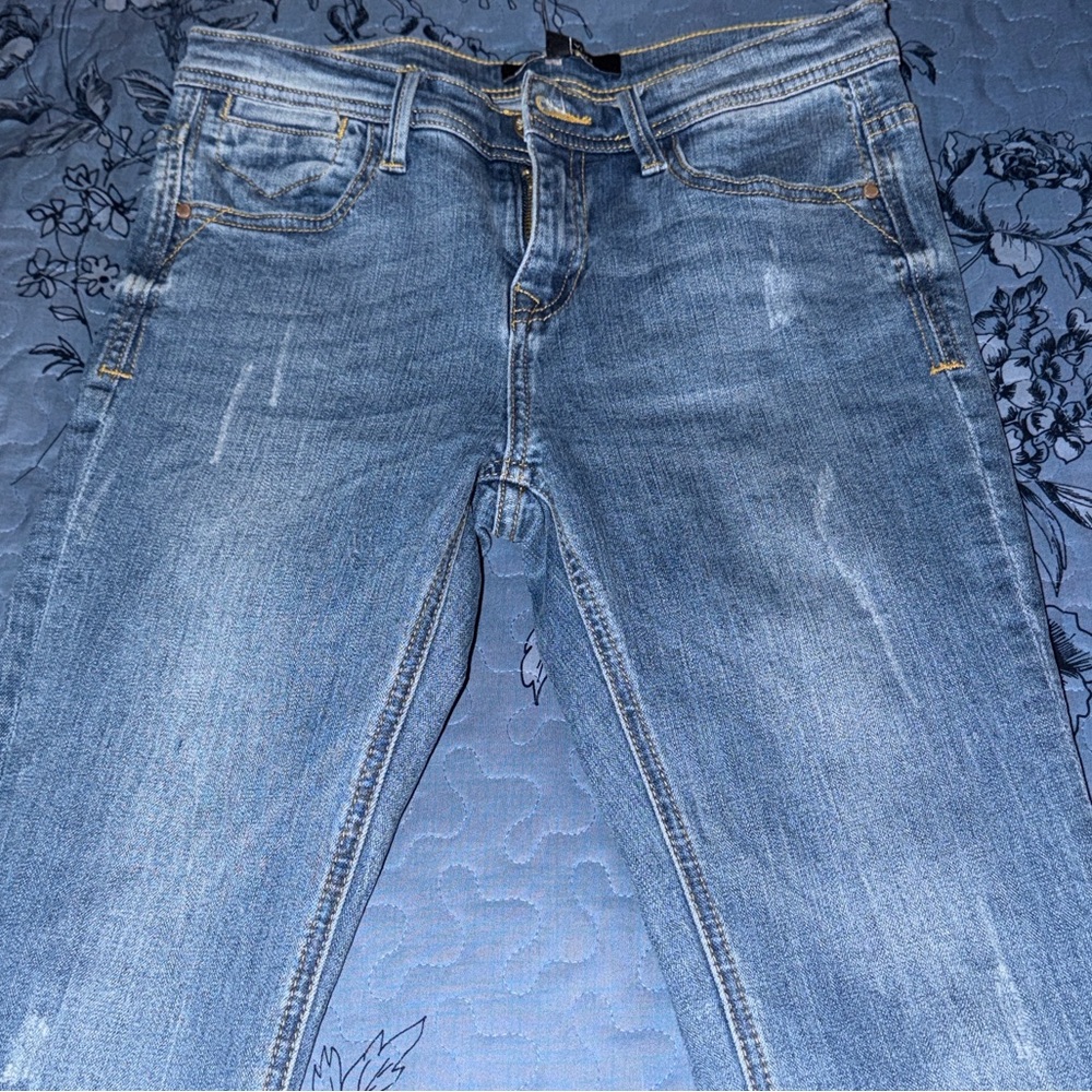Stylish Blue Frayed Hem Women Jeans